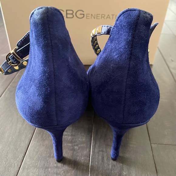 New in Box BCBG Royal Blue Suede Pumps with Ankle Strap and Gold Studs Size 8.5 - Picture 3 of 7
